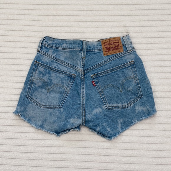 Levi 501 Shorts - Picture 2 of 3